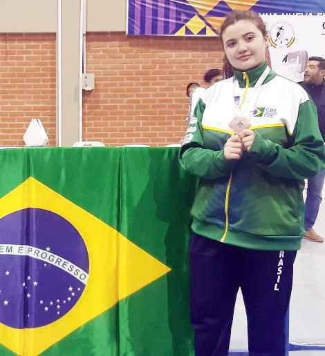 Esgrimista araucariense conquista o Bronze no Sul-Americano da Bolívia