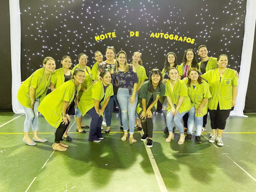 4ª Noite de Autógrafos do Colégio Metropolitana emociona pais e aproxima crianças da literatura