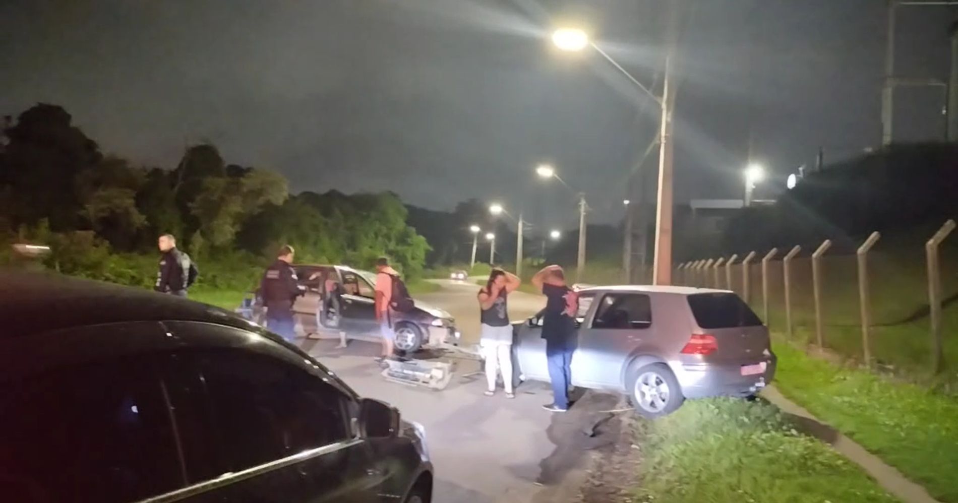 Acidente grave entre dois automóveis na Rua Dr. Valério Sobania