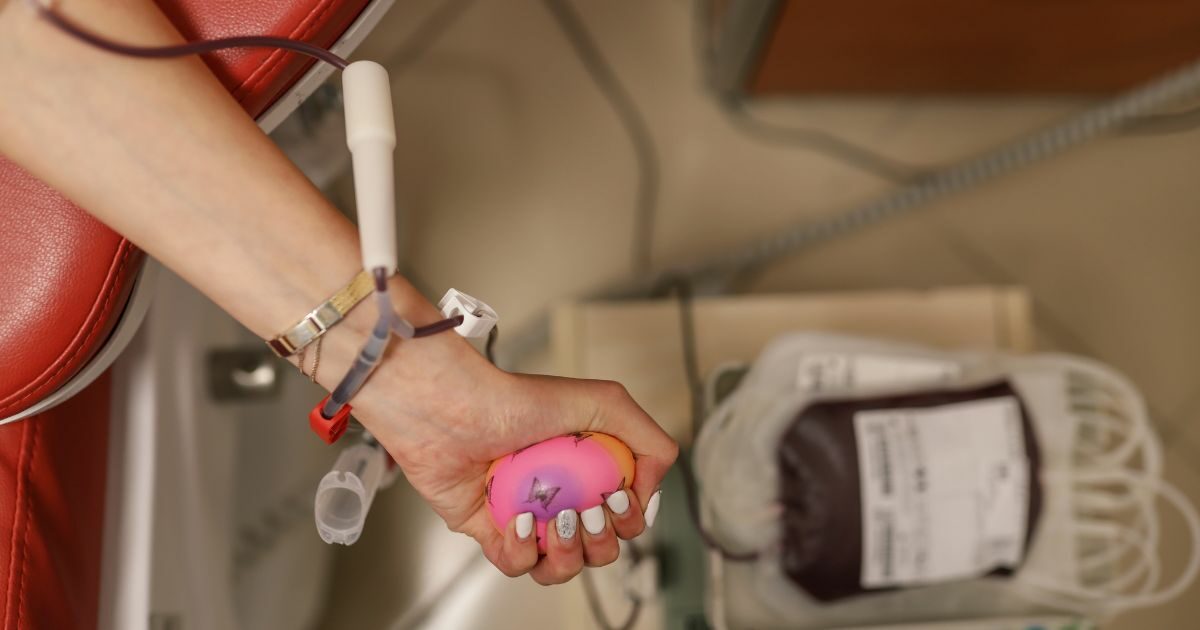 Caem doações de sangue no final de ano e bancos precisam repor estoques
