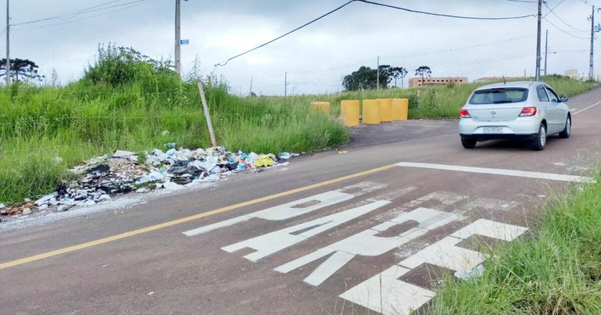 Despejo de lixo em ruas do Jd Uirapuru continua e Prefeitura pede colaboração da população