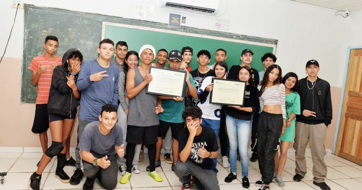 Três colégios de Araucária recebem certificado Diamante pelo desempenho no IDEB 2021