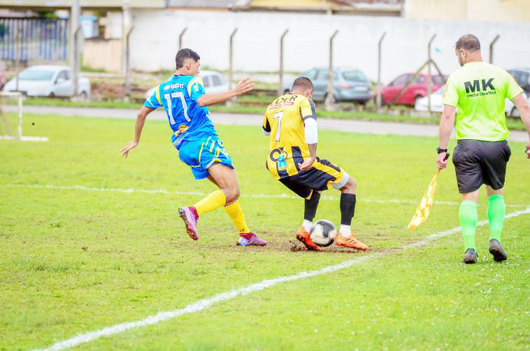 Muita chuva e gols marcaram a estreia da Segundona Municipal