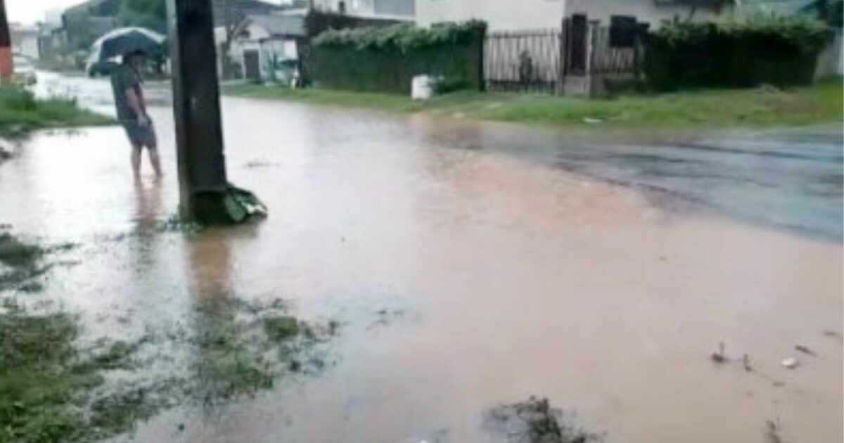 Rua no Jd Condor alaga sempre que chove e SMOP disse que irá verificar a situação