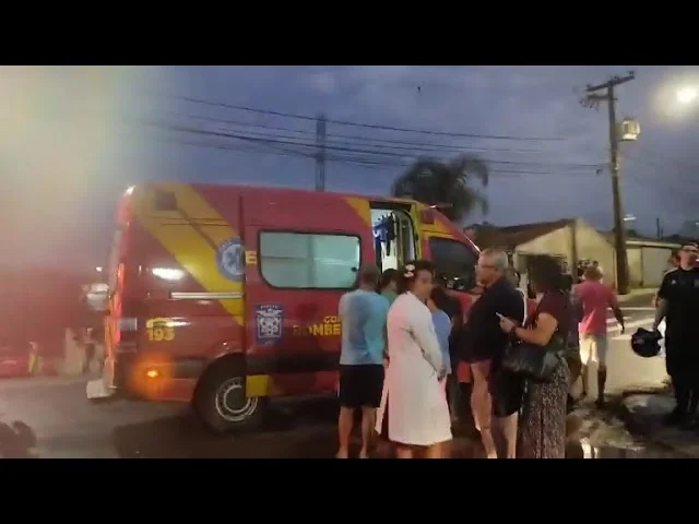 Acidente entre carro e moto no jardim Iguatemi