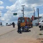 Acidente entre carro e moto no Capela Velha