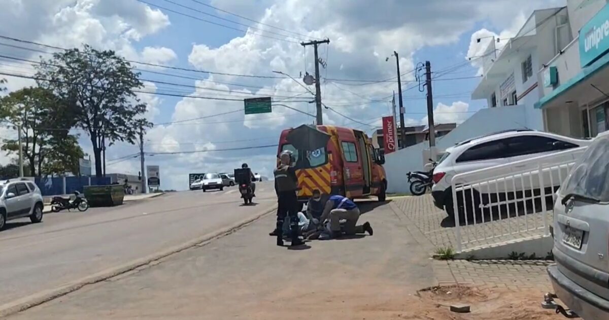 Acidente entre carro e moto no Capela Velha