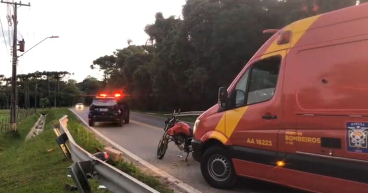 Motoqueiro sofre colisão na Estrada do Tietê