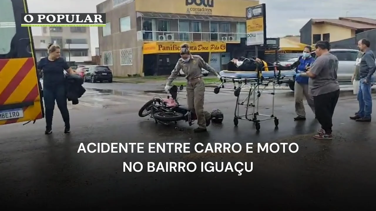 Acidente entre carro e moto no bairro Iguaçu