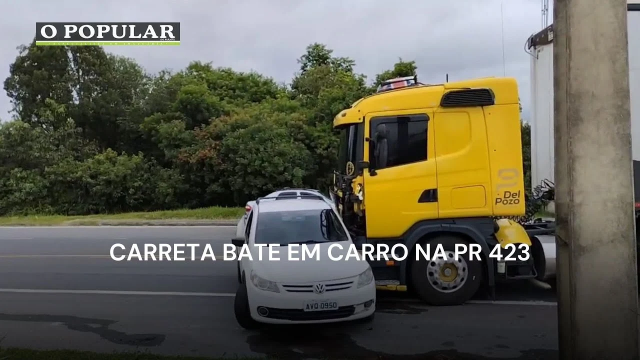 Carreta bate em carro na PR 423