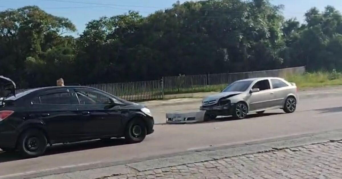 Acidente grave entre dois carros na PR 421