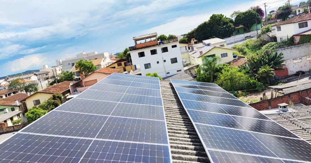 Conecta Solar Araucária apresenta as principais vantagens de se investir em painéis solares