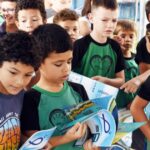 Escola Municipal Sebastião Tavares recebe doação de livros da Repar