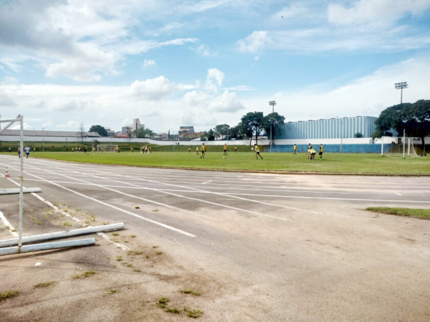 Prefeitura inicia estudos para revitalização do Estádio Emílio Gunha