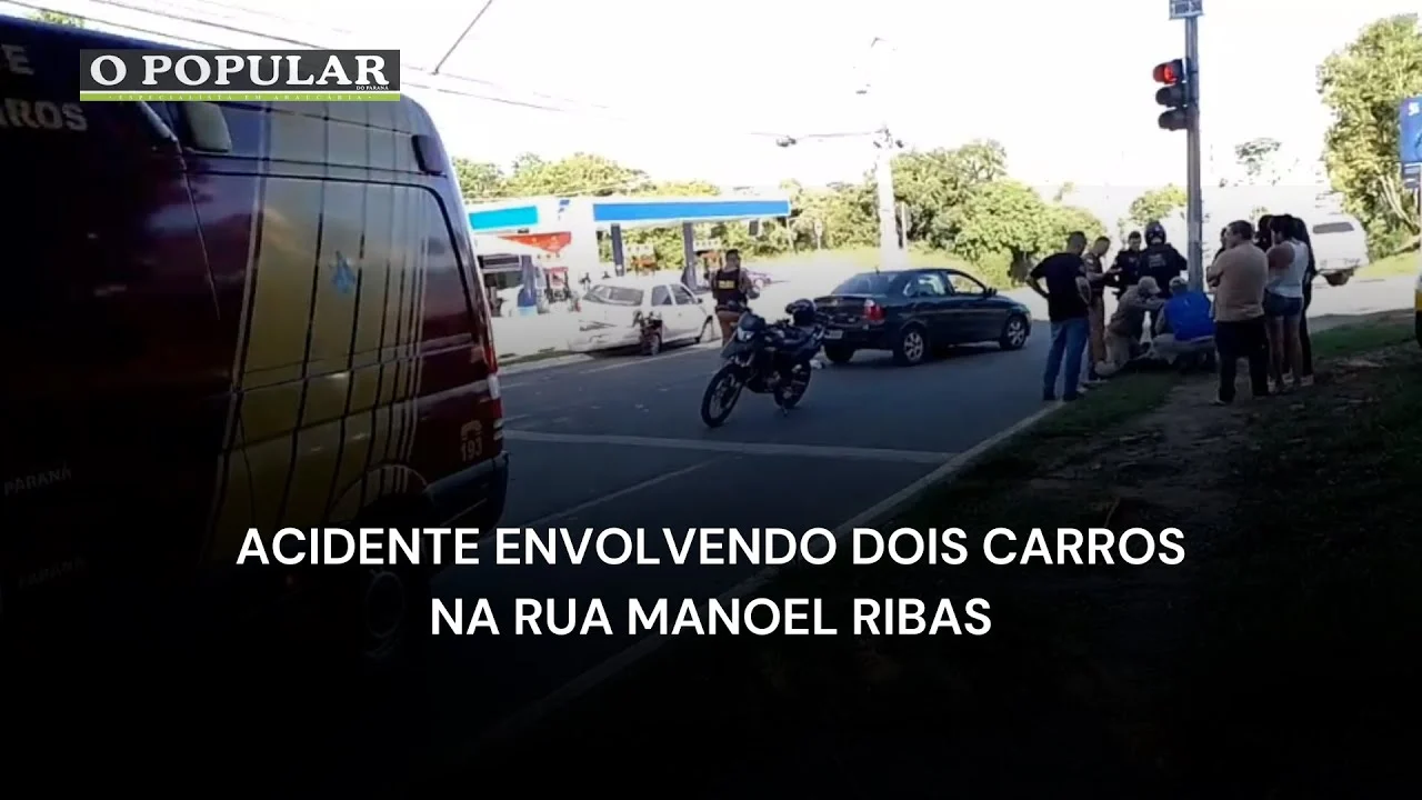 Acidente envolvendo dois carros na Rua Manoel ibas