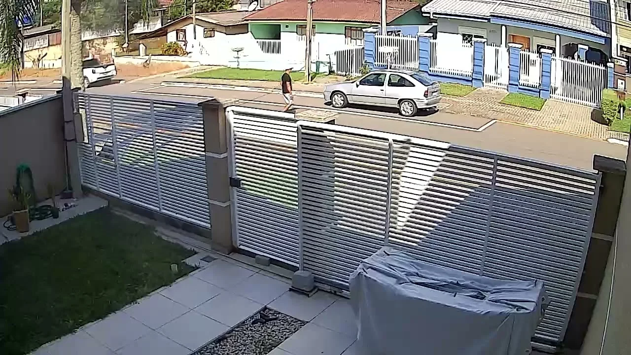 Proprietária pede ajuda para encontrar carro roubado no Fazenda Velha