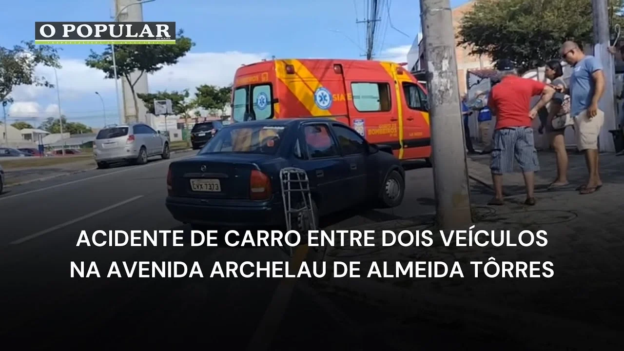 Acidente de carro entre dois veículos na Avenida Archelau de Almeida Tôrres