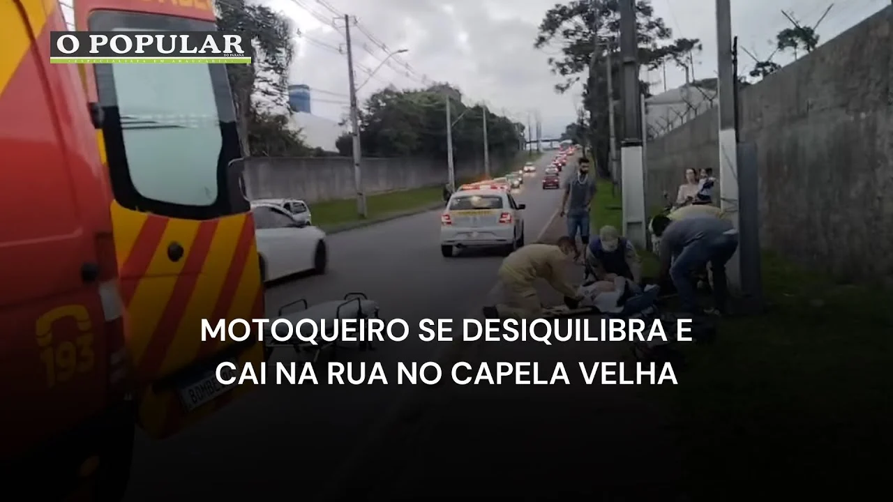 Motoqueiro se desiquilibra e cai na rua no Capela Velha