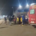 Acidente entre carro e moto na rua Gralha Azul