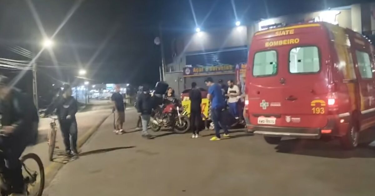 Acidente entre carro e moto na rua Gralha Azul