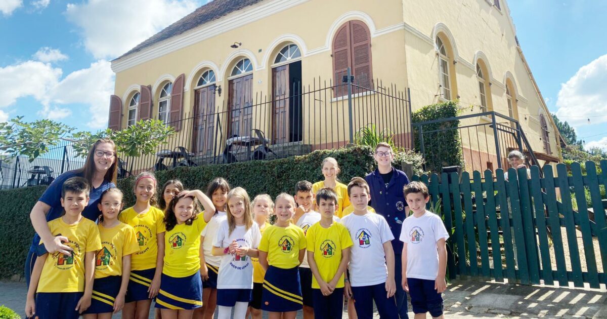 Alunos da Casinha do Saber participam de visita guiada na Casa do Cavalo Baio