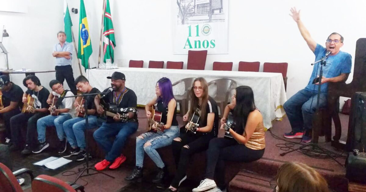 Artistas de Araucária se apresentam durante evento no Centro de Letras do Paraná