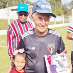 Marinho, patrono do São Paulo FC, se emociona ao receber homenagem