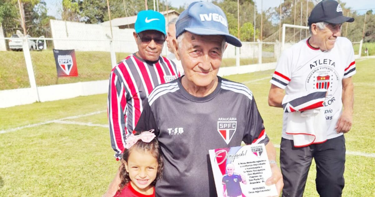 Marinho, patrono do São Paulo FC, se emociona ao receber homenagem