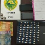 Polícia Militar de Araucária prende três traficantes e apreende drogas em biqueira no Tindiquera
