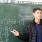 Com apenas 19 anos, professor ensina mate­mática e Física em várias escolas da RMC
