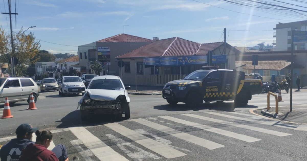 Cruzamento da Parodi com Fernando Suckow registra outro acidente