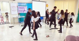 Instituto Schnorr apresenta teatro e emociona público em evento sobre violência doméstica