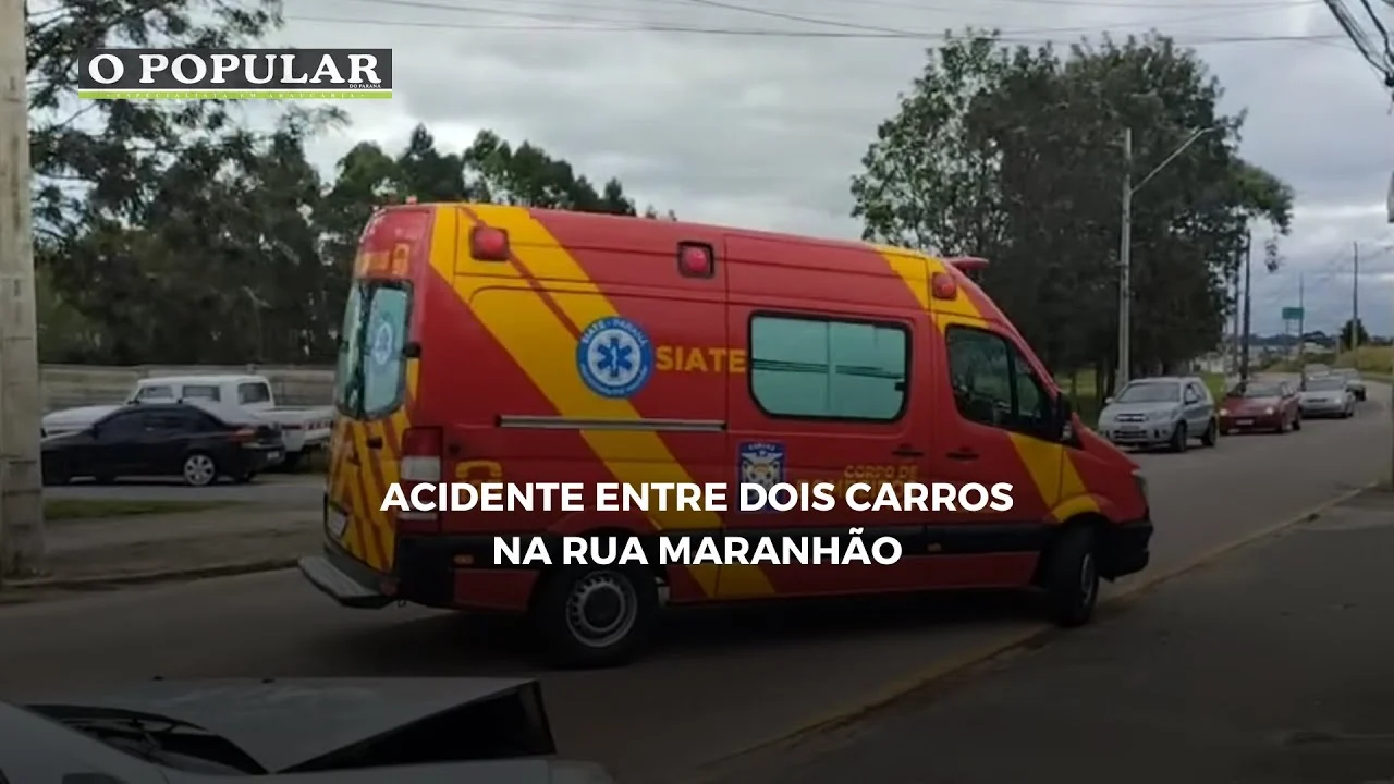 Acidente entre dois carros na rua Maranhão