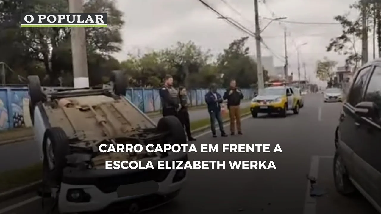 Carro capota em frente a Escola Elizabeth Werka
