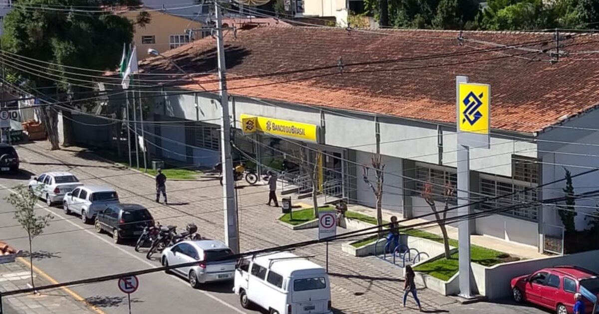 Assaltantes invadem agência do Banco do Brasil na madrugada desta 2ª feira