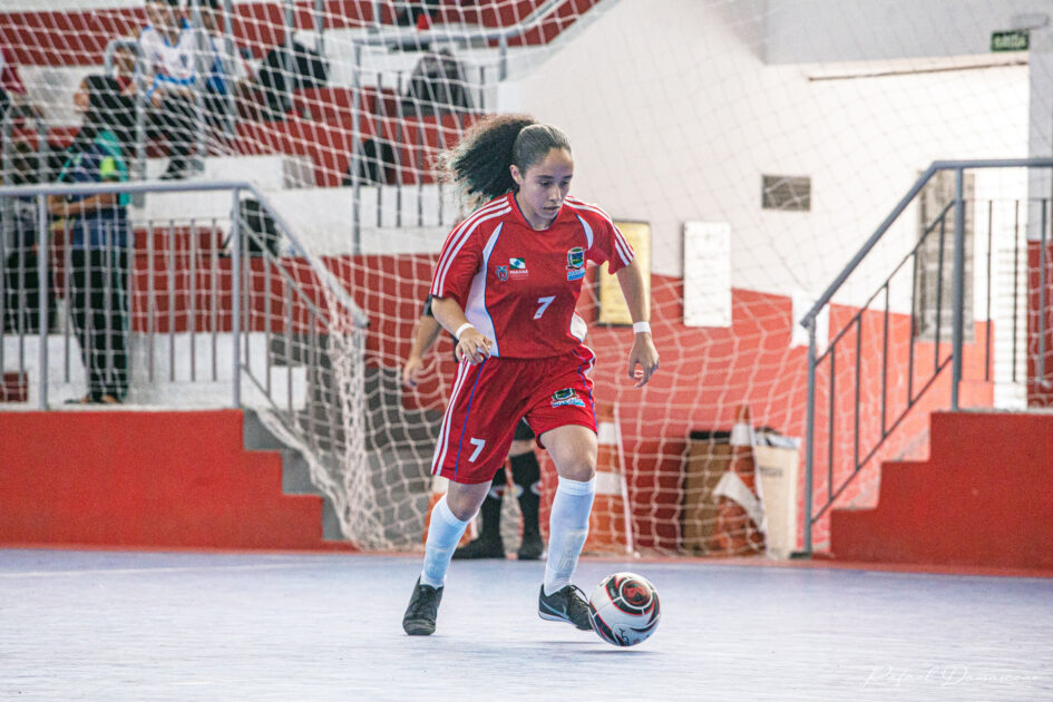 Desportistas araucarienses afirmam que “lugar de mulher também é no futebol”