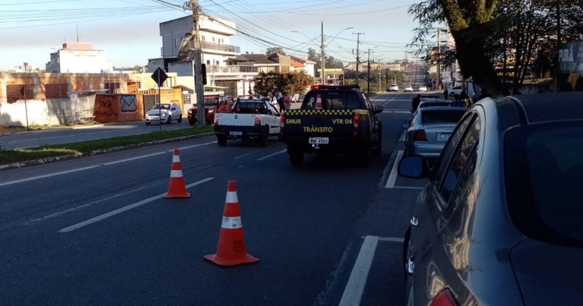 Motociclista atropela pedestre próximo ao Corpo de Bombeiros