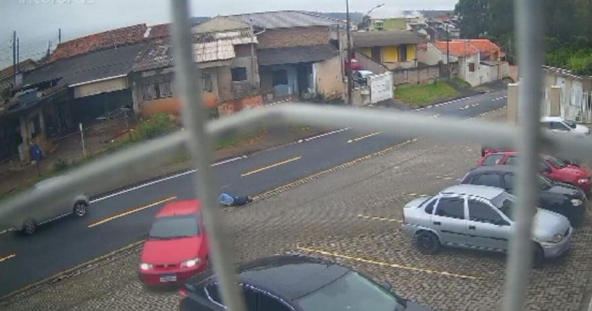 Câmera flagra ação violenta de ladrão de carro em Araucária