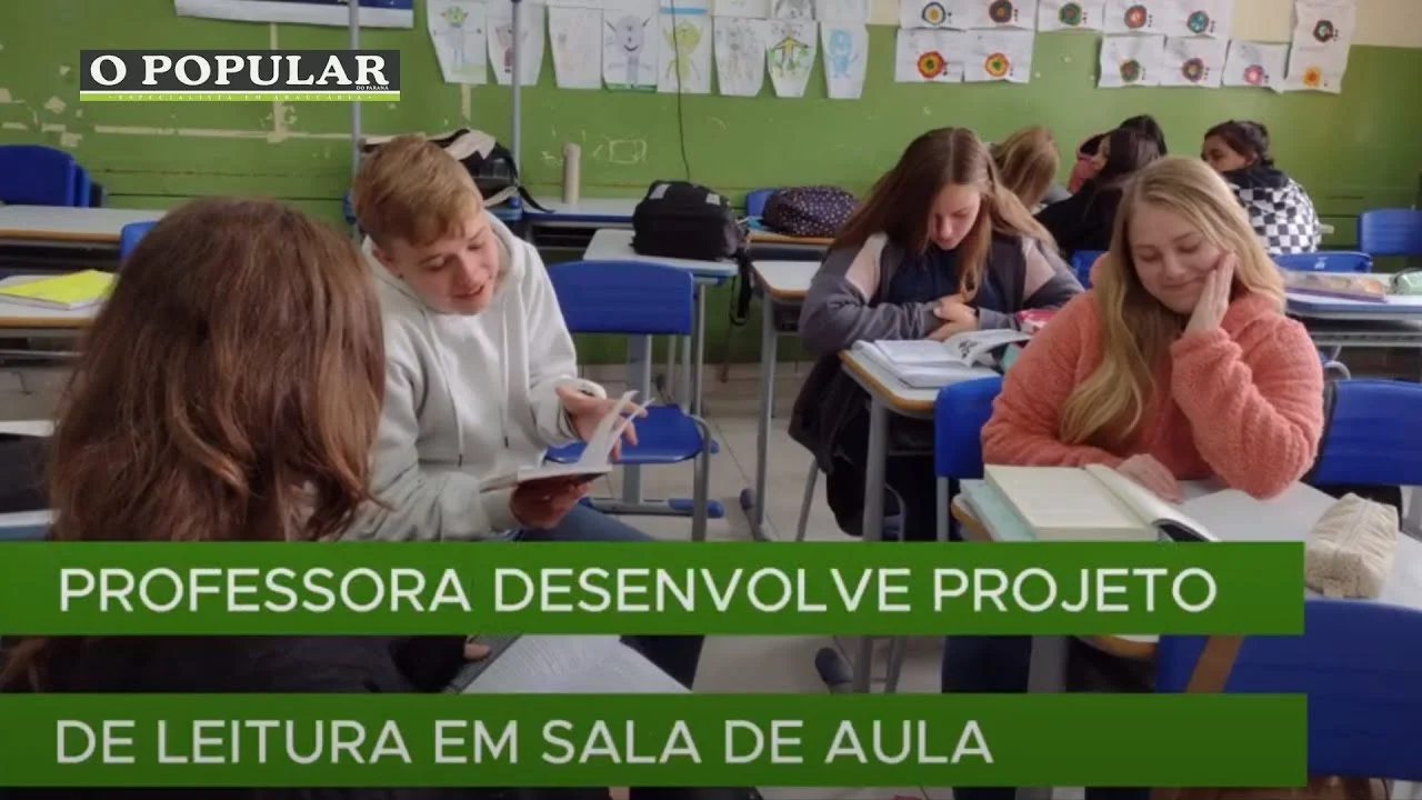 Professora desenvolve projeto de leitura em sala de aula