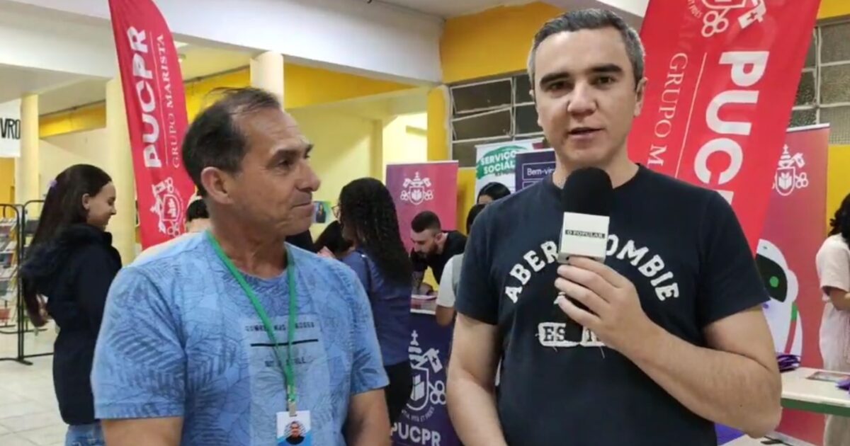 Feira de profissões no Colégio Estadual Professor Júlio Szymanski