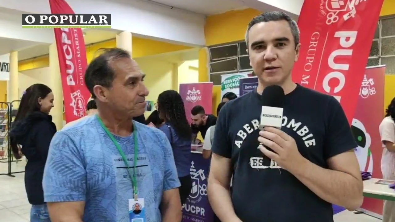 Feira de profissões no Colégio Estadual Professor Júlio Szymanski