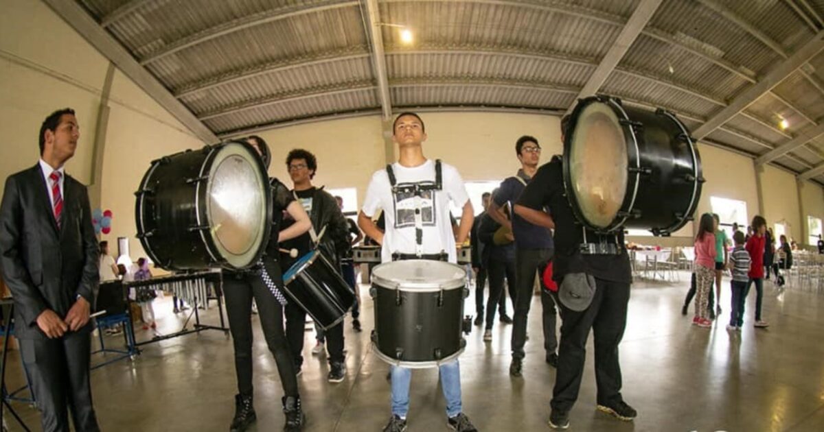 Banda do Colégio Szymanski fará um desfile cívico nesta terça-feira