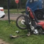 Carro colide contra moto na PR 423, deixando motoqueiro ferido