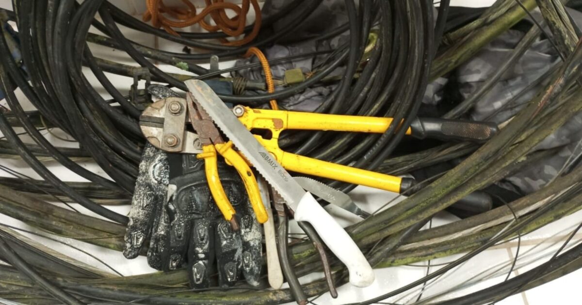 Ladrões de cabos de energia e telefonia são pegos pela GMA com a “mão na massa”