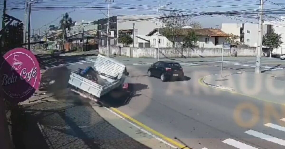 Mais um acidente na esquina Marcelino Jasinski com João Besciak