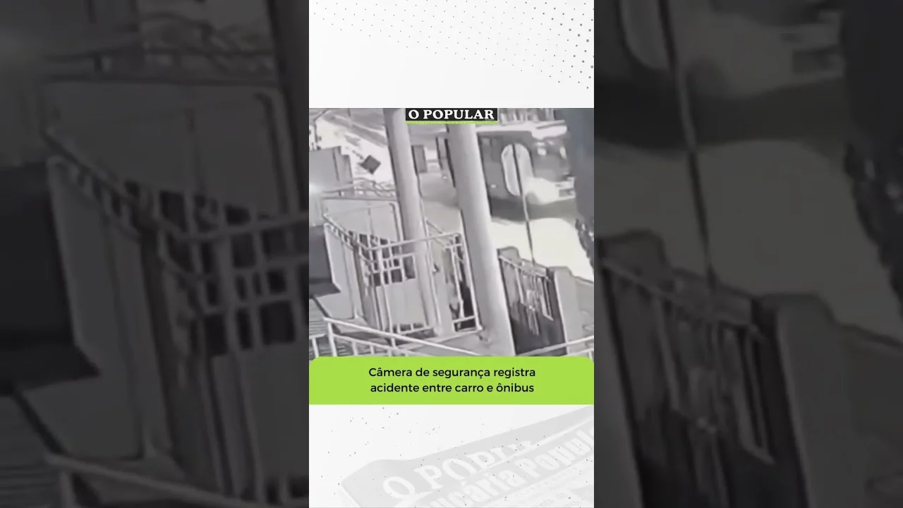 Câmera de segurança registra acidente entre carro e ônibus O acidente ocorreu na madrugada dessa se
