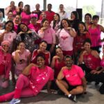 Aulão rosa na Praça da Bíblia reforçou a importância da prevenção contra o câncer de mama e de útero