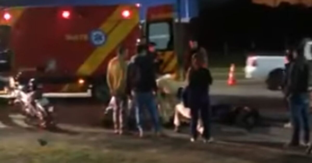 Batida entre carro e moto na Av. das Cerejeiras na noite desta quarta-feira