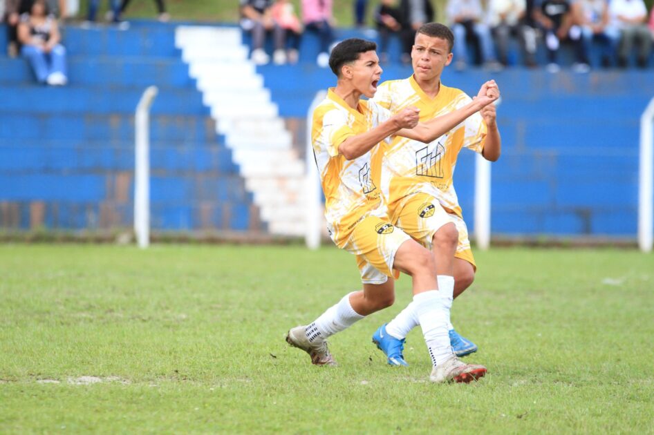 Times Sub14 e Sub16 do Araucária ECR vão bem nos Paranaenses das duas categorias