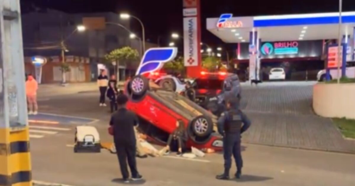 Noite de domingo, 15 de outubro: colisão entre Parati e Up na esquina da Victor do Amaral 